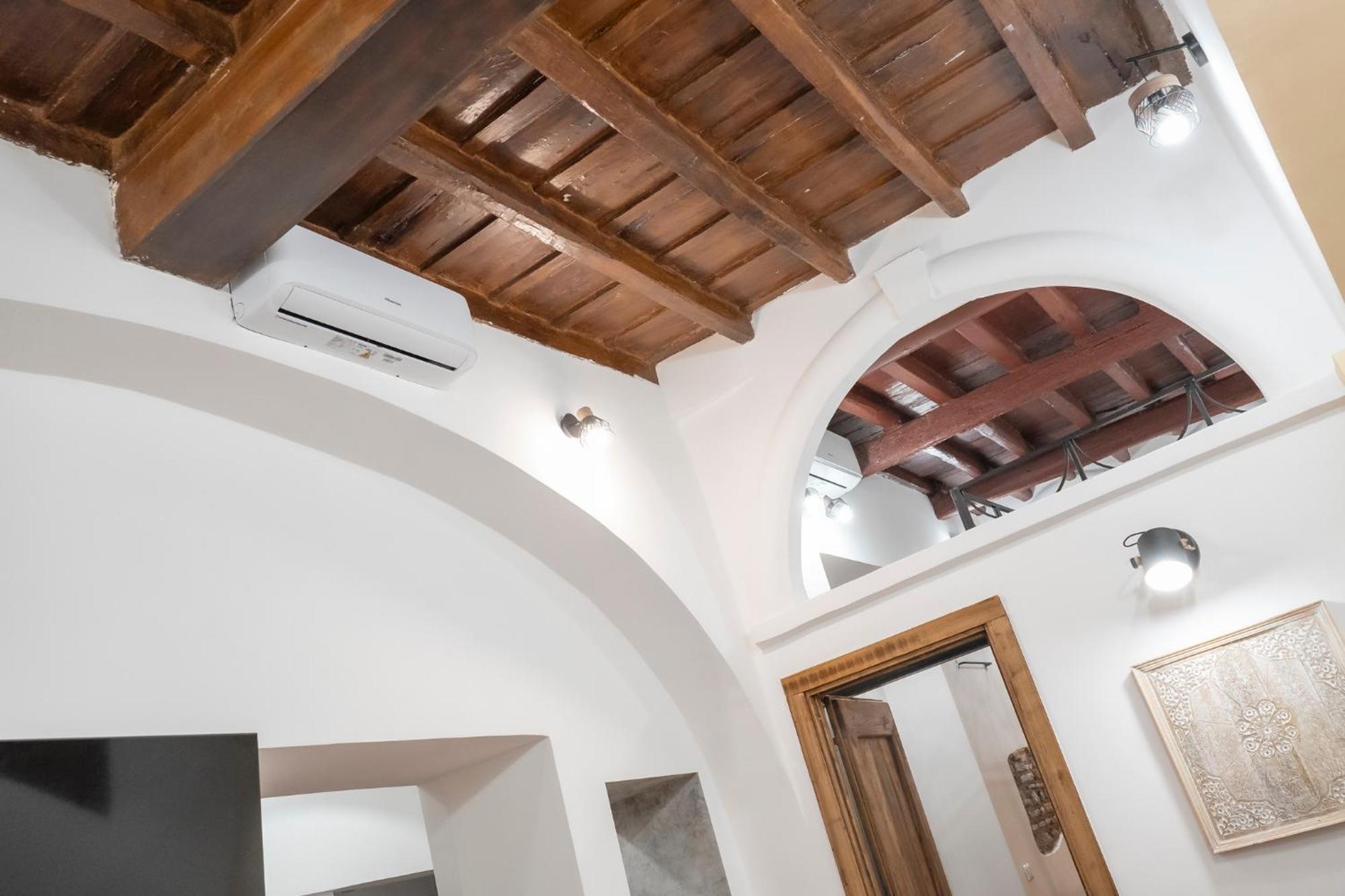 Home Domus Capocci - Rione Monti 로마 외부 사진